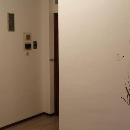 Casa Bilocale In Centro Vicino Stazione Apartment Voghera Bagian luar foto